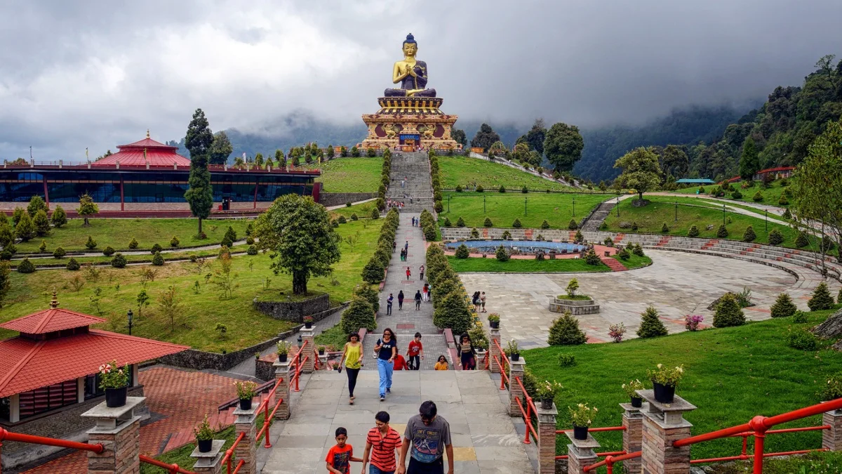 Darjeeling Gangtok Tour - Tea Gardens & Monasteries